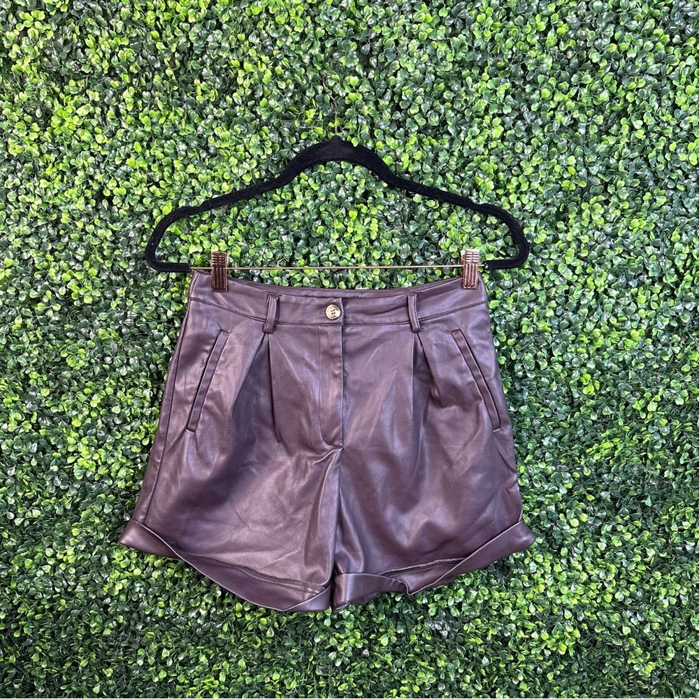 Missguided faux leather shorts EUC